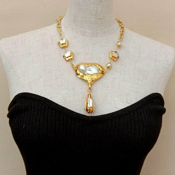 Gold necklace with pearl stones