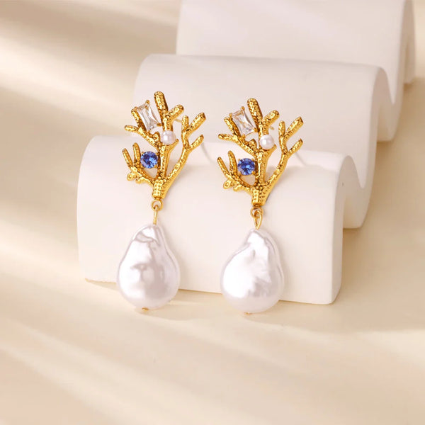 Gold earrings with pearl stone