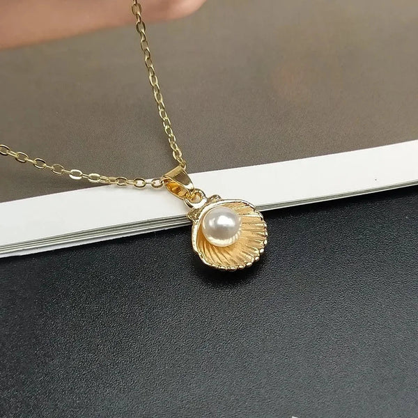 Pearl Shell Pendant Necklace