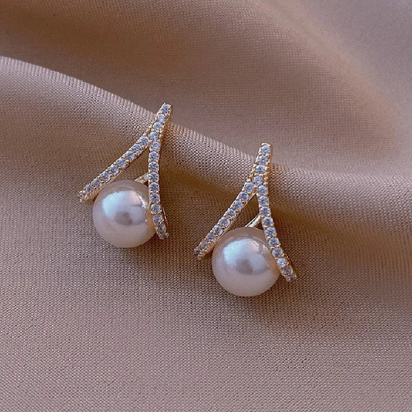 Small Pearl Round Earring